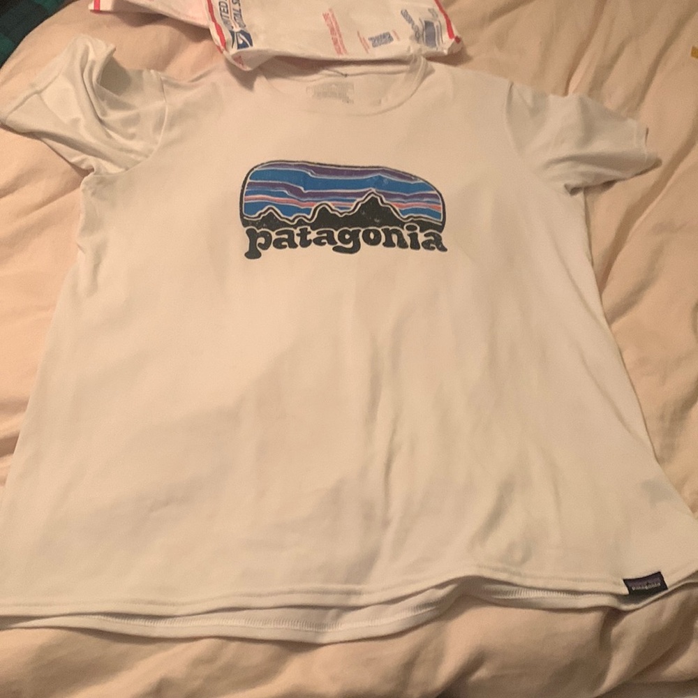 BNWOT-Women’s Patagonia Capilene cool Daily shirt with 50+SPFstretch performance